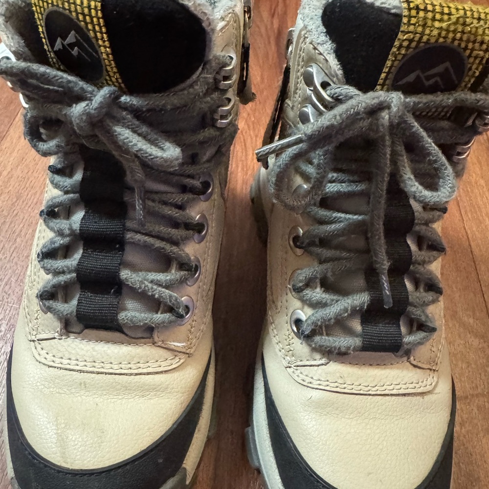 ZARA Kids Beige and Black Winter Hiking Boots Size 31